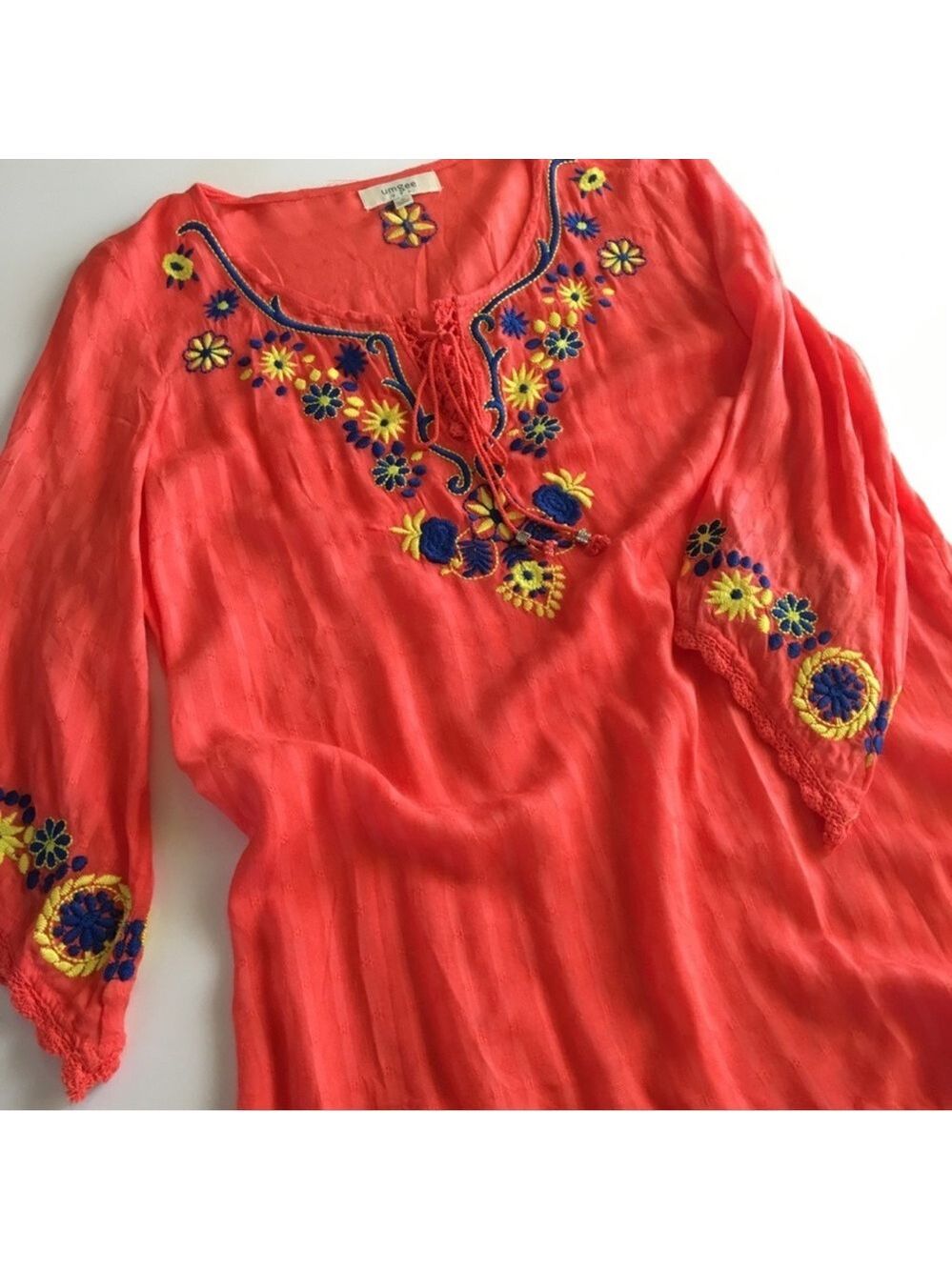Umgee Coral Tunic / Dress (mini) with Blue and Yellow Embroidery Size Medium EUC - Picture 2 of 13